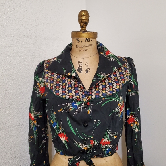 S✨ld! Young Timers | Vintage Blue Floral Button Boho Hippie Crop Tie Blouse 6 - Picture 2 of 3